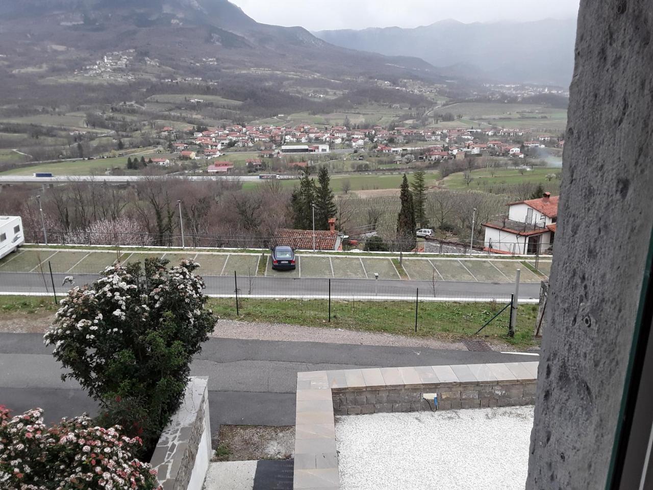 B & W Kriz Panzió Ajdovščina Kültér fotó